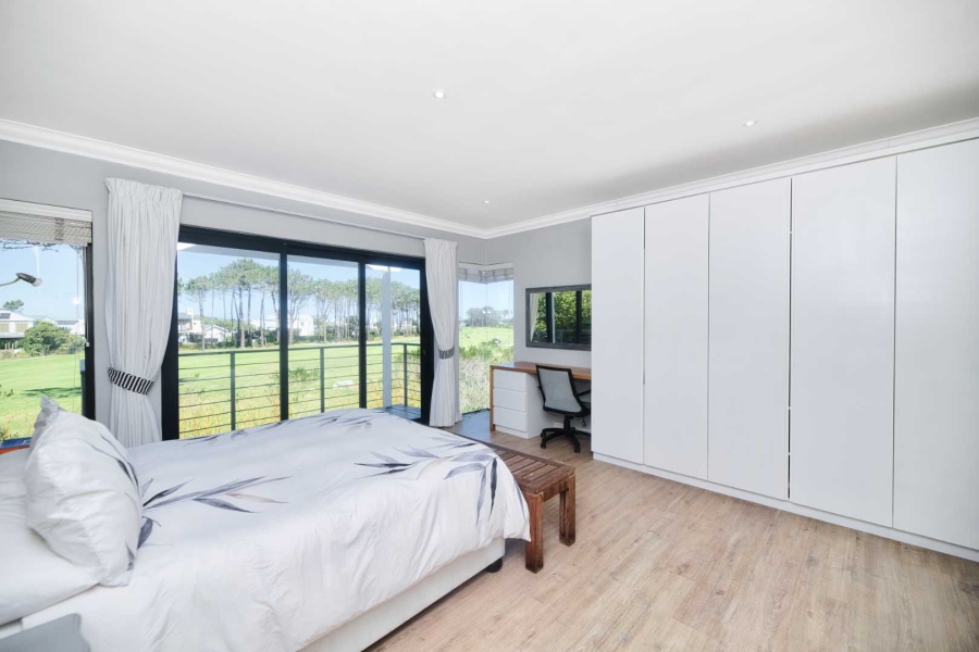 4 Bedroom Property for Sale in Fernkloof Estate Western Cape